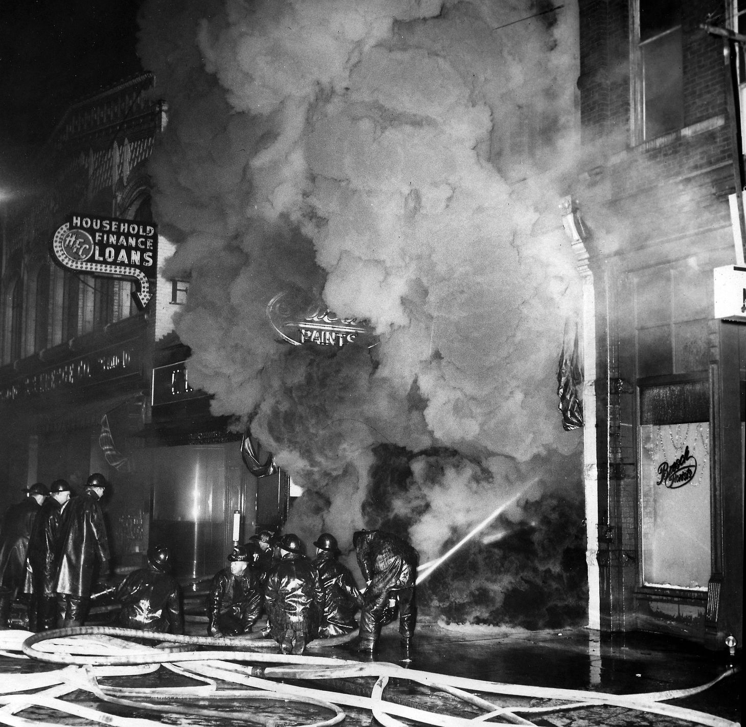 19551205_lna_news_firearchive_p50